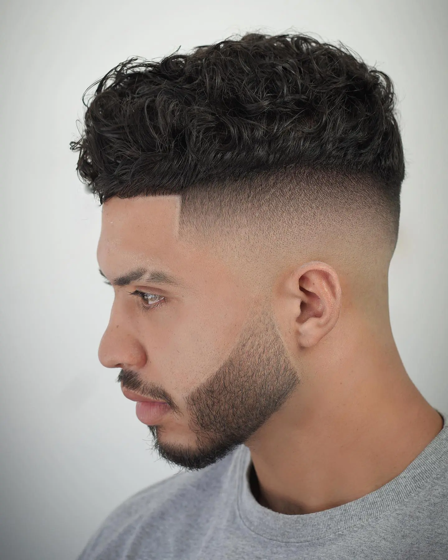 Low Fade - Professional buzz cut style guide featuring low fade with Top: 8-15mm, Sides: 2-5mm length